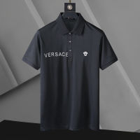 Versace เสื้อโปโลผ้าฝ้ายสีทึบสำหรับผู้ชาย,เสื้อคอปกเสื้อแขนสั้นทรงหลวมเสื้อลำลองติดกระดุมเสื้อ M-4XL ไซส์พิเศษ