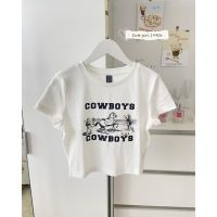 ST818  เสื้อครอป คอกลม เอวลอยสีขาว สกรีน COWBOYS ป้าย SHEIN ?