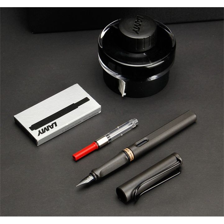 สุดคุ้ม-01-เยอรมนีนำเข้าปากกาหมึกซึม-lamy-safari-ของแท้ปากกาหมึกซึมลามี่พร้อมหมึกและ-พร้อมกล่องบรรจุและใบรับประกัน-ราคาถูก-ปากกา-เมจิก-ปากกา-ไฮ-ไล-ท์-ปากกาหมึกซึม-ปากกา-ไวท์-บอร์ด