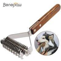 Benepaw แปรงขนสำหรับสุนัขมืออาชีพกำจัดขนที่มีประสิทธิภาพอย่างอ่อนโยนกำจัดคราดหวีสัตว์เลี้ยงที่ปลอดภัยด้ามไม้ที่หุ้มใต้เสื้อโค้ท