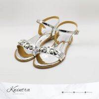 Kwintra รุ่น Sandals Blink สีเงิน รองเท้าแตะมีเพชรรัดส้น