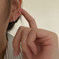 [COD] Triangular earrings designer simple personality V-shaped style ball ear bone studs