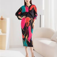 The new 2022 autumn/winter fashion printing fold dress elegant temperament v-neck bat sleeve dress show thin step