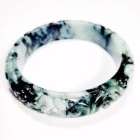 (J53) กำไลหยก แกะสลัก พม่าแท้ Jadeite Type A  Size 58 mm. หยกแท้ 100% งานแกะสวยปราณีต งดงาม