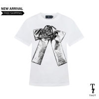 TandT - POP! SILVER ROSE BOW PRINTED COTTON JERSEY T-SHIRT เสื้อยืดสกรีนลายโบว์สีเงิน ผ้าคอตต้อน