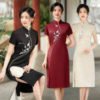 ลูกปัดจีนแบบดั้งเดิม Mandarin Collar เย็บปักถักร้อยซาตินแขนสั้น Cheongsam เข่าความยาว Qipao ขนาด M-4XL