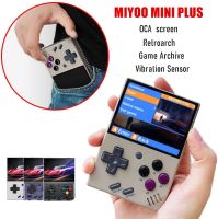 ดั้งเดิม! MIYOO MINI PLUS เครื่องเล่นวิดีโอเกมมือถือแบบย้อนยุคพกพาระบบลีนุกซ์จำลองเกมคลาสสิก3.5นิ้ว IPS V2เกมจอ HD