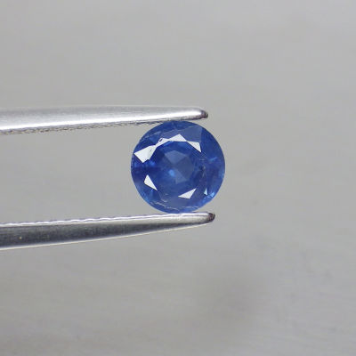 พลอย ไพลิน แซฟไฟร์ แท้ ธรรมชาติ ( Natural Blue Sapphire ) หนัก 0.88 กะรัต