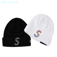 ✿ Supremeovirus 21SS โลโก้ Swarovskis หมวกขนสัตว์หมวกถักหมวก Swarovski Rhinestone Topi Dingin