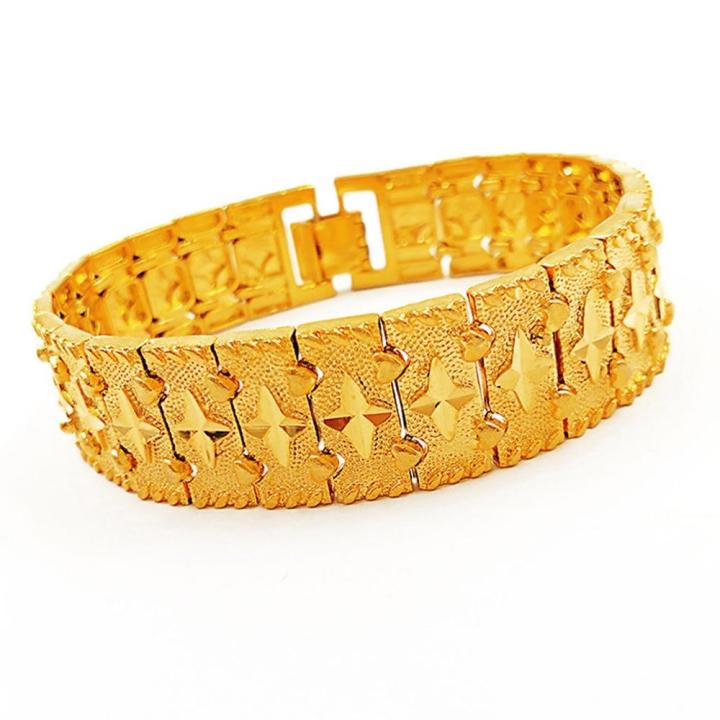 Vòng tay mạ vàng 24k là một trong những phụ kiện thời trang không thể thiếu cho phái đẹp. Sự thanh lịch và sang trọng của vòng tay vàng sẽ giúp cho bạn tự tin hơn trước mọi ánh nhìn. Hãy ghé thăm các cửa hàng vàng và trang sức để chọn cho mình một chiếc vòng tay độc đáo và phong cách.