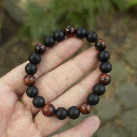 กำไลข้อมือพลอยตาเสือ(Tigers Eye)และพลอยอาเกต สีดำ (Black Agate) มีอนุภาพในการป้องกันอันตราย เพิ่มความมั่นคงร่ำรวย