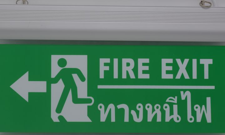 ป้ายไฟฉุกเฉิน-fire-exit-สำรองไฟ-3-5-ชม-ป้ายทางหนีไฟ-ป้ายทางออก-ป้ายไฟ-emergency