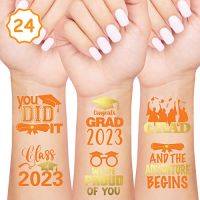 JOLLYBOOM 12แผ่นรอยสักชั่วคราวจบการศึกษาสไตล์โลหะแวววาวสีส้มและสีทอง2023ของขวัญปาร์ตี้จบการศึกษาระดับปริญญาของขวัญตกแต่งร่างกาย2023สำหรับโรงเรียนวิทยาลัยสูง