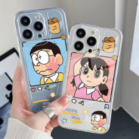 สำหรับ iPhone 13 Pro Max 14 12 iPhone 11 XR 8 7 SE 2022น่ารักการ์ตูนโดราเอมอนคู่ Nobita Nobi Minamoto Technika ที่มีคุณภาพสูงตารางขอบอากาศปลอกหมอนอิงเต็มเลนป้องกันล้าง Tranparent กรณี TPU