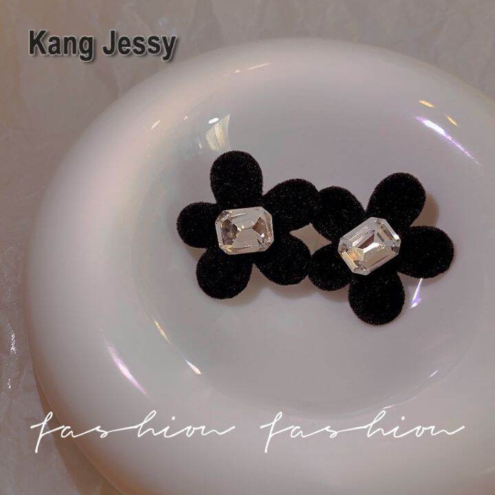 kang-jessy-ต่างหูดอกไม้สีดำ-flocking-หญิง-2023-สไตล์ใหม่เครื่องประดับหูอินเทรนด์สไตล์เกาหลีบุคลิกภาพที่โอ้อวดต่างหูเฉพาะกลุ่ม