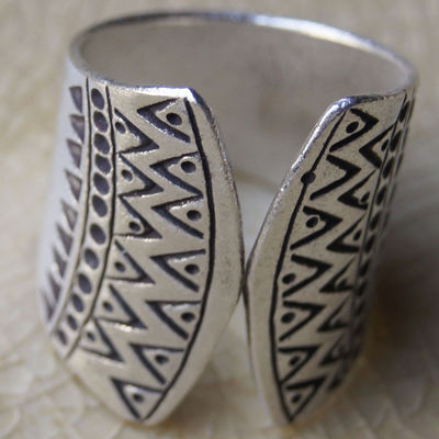 Thai design ring silver Karen Mountains are unique. beauty as a valuable souvenir. ring Size 9 to 11