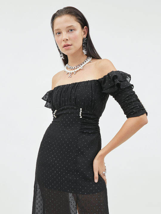 kloset-off-shoulder-dress-with-ruffled-aw21-d001-เดรสผู้หญิง-เสื้อผ้าผู้หญิง-เสื้อผ้าแฟชั่น-เดรสสั้น-เดรสปาดไหล่