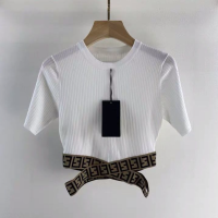 เสื้อถักแขนสั้นสำหรับผู้หญิงมีตัวอักษรหมุนใหม่เอี่ยมแฟชั่นใหม่ออกแบบแฟขั่น Fendi