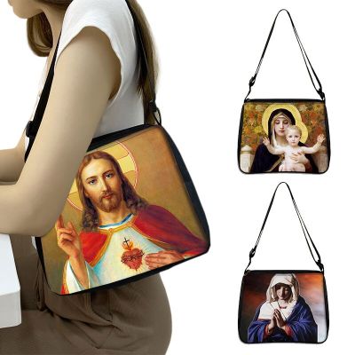 MOUMOU # Vintage Jesus / Holy Mary Pattern กระเป๋าถือผู้หญิงผ้าใบกระเป๋าสะพายไหล่ศาสนากระเป๋าแบบหนีบแขนน่ารักพกพาได้ของขวัญกระเป๋าเอกสาร