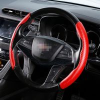 【Two dog sells cars】    Universal Carbon Fiber Look Universal Car Steering Wheel Booster Cover Non Slip Auto อุปกรณ์ตกแต่งภายในสีแดง1คู่