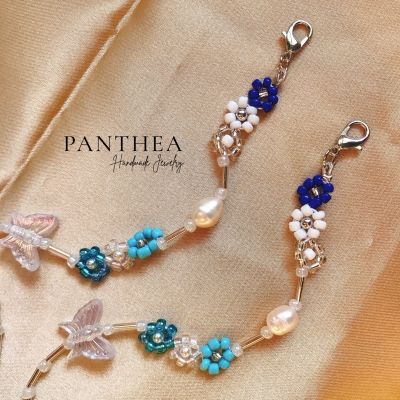 สายคล้องคอ สายคล้องหน้ากาก Pantheadesign (มุกแท้) สายคล้องแมสโทนสีฟ้าเงิน ประดับผีเสื้อและไข่มุกแท้ สายคล้องแมส สายคล้องแว่น mask stap