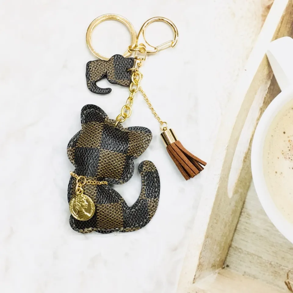 Presyo ng aktibidad】 Luxury Fashion LV cat Keychain Keyring Car chain lous  vuitton checkerd bag charm women accessories