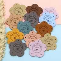 20pcs Flower Labels Hand Made With Love Leather Label Handmade Tags for Hat Knitted Handmade Clothes Label DIY Bags Baskets 35MM Stickers Labels