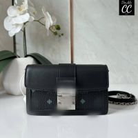 Mc Mini crossbody Bag ภาพไม่เบลอโลโก้ทักแชทนะคะ