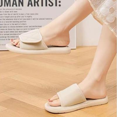 【July】 Fashionable sandals and slippers for women going out summer 2023 new all-match solid flat-bottomed word lightweight outerwear