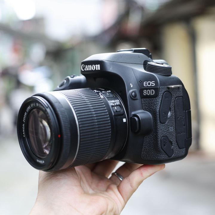 Bộ máy ảnh Canon 80D - tất cả những gì bạn cần để có một trải nghiệm chụp ảnh chuyên nghiệp hoàn hảo. Khám phá và sáng tạo tối đa với chiếc máy ảnh này.