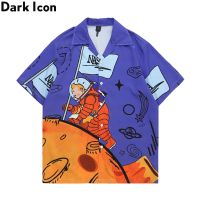 Dark Icon เสื้อเชิ้ตแขนสั้นพิมพ์ลายนักบินอวกาศ,เสื้อคู่รักใหม่เสื้อฮาราจูกุแฟชั่นทรงหลวมสำหรับใส่เดินชายหาดสไตล์ฮาวาย2021