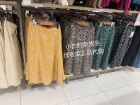 Uniqlo กระโปรงผ่าข้างสำหรับผู้หญิง,กระโปรงผ่าข้างพิมพ์ลายแบบญี่ปุ่นและเกาหลีแฟชั่นชุดเดรสลายดอกไม้