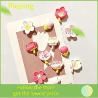 PIEPING 12pcs สไตล์ชนบท สติ๊กเกอร์ติดตู้เย็นรูปดอกไม้ อเนกประสงค์อเนกประสงค์ แรงดึงดูดแม่เหล็ก สติกเกอร์ติดตู้เย็นแบบสร้างสรรค์ ของใหม่ ความแปลกใหม่ หัวเข็มขัดแม่เหล็กข้อความตู้เย็น สำหรับตู้เย็น