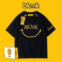 เสื้อยืดแขนสั้นคู่พิมพ์ลายตัวอักษรหน้ายิ้ม Bkmk ฉลากแฟชั่นสำหรับทั้งหญิงและชาย