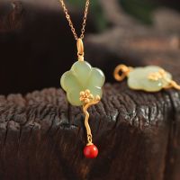 【CW】 Original new ancient gold craftsmanship inlaid gilt Hetian jade plum blossom necklace ladies exquisite silver