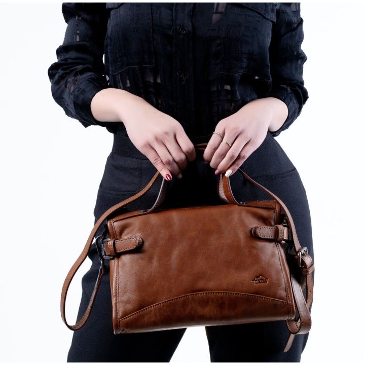 กระเป๋าหนังสะพายข้างผู้หญิง-กระเป๋าหนังแท้ผู้หญิง-รุ่น-elizabeth-b-cbr-8590-สีกาแฟ