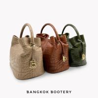 BANGKOK BOOTERY กระเป๋าถือ รุ่น Rosalie หนังจระเข้ แมตท์ หนังนิ่ม ขนาด 30 cm.