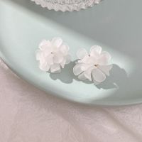 Elegant White Flower Clip Earrings for Women 2022 New Modern Korean Fashion Non Pierced Ear Clips Girl Party Jewelry Accessories