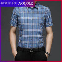 MOQOOL เสื้อเชิ้ตผู้ชายแขนสั้นพรีเมี่ยมลำลองลายสก๊อตครึ่งแขนเสื้อริ้วรอย