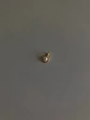 grumpy, oval pearl drop pendant (ราคาต่อชิ้น/price per piece)