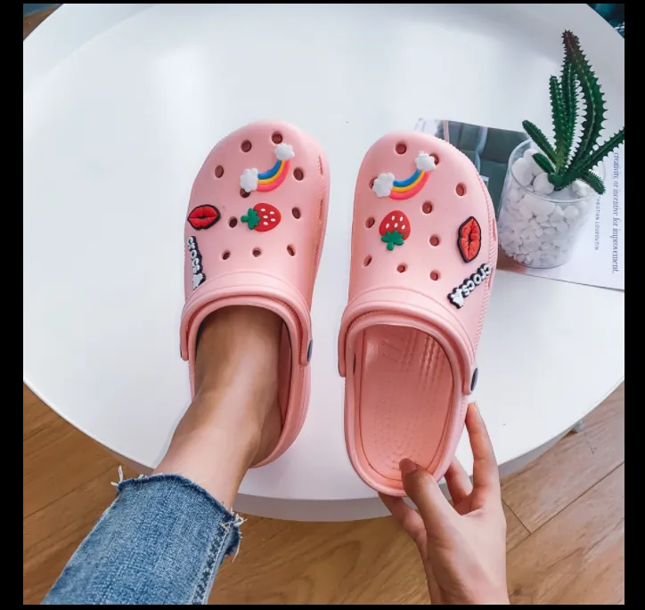 Pin by Rosleysi Jimenez on Fondos  Crocs fashion, Crocs with jibbitz, Crocs