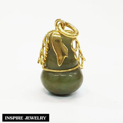 Inspire Jewelry ,จี้หยก เพื่อก่อให้เกิดความเป็นสิริมงคล ความเจริญรุ่งเรือง ความมีโชคลาภแก่ผู้ได้ครอบครอง และทำให้อายุยืนยาว ขนาด 1.2 x 2 CM พร้อมถุงกำมะหยี่