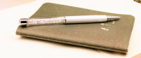 【✔In stock】 hou20683 ปากกาคริสตัลปากกาลูกลื่นติดเพชรดีไซน์น่ารัก1ชิ้นปากกาลูกลื่นเครื่องเขียนนักเรียนอุปกรณ์สำนักงาน
