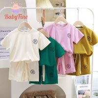 BABYFINE ชุดเช็ตเด็กผญ เสื้อยืดแขนสั้นเด็ก พิมพ์จดหมายแฟชั่น กางเกงขาสั้นแขนสั้นสีทึบสองชิ้น23616