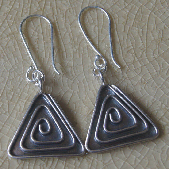 triangle-earrings-very-nice-silver-thai-karen-hill-tribe-สามเหลี่ยมสวยงามไทยตำหูเงินกระเหรี่ยงทำจากมือชาวเขางานฝีมือสวยของฝากที่มีคุณค่าของฝากถูกใจ-มีคุณค่า