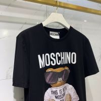 M0Schin0 2021 เสื้อยืดแขนสั้นคอกลมพิมพ์ลายแว่นตาหมีแฟชั่นผู้ชาย