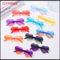 521YIANEE ตลกๆ ผู้ใหญ่และผู้ใหญ่ เลนส์ไล่ระดับสี สีสันสดใส แว่นตารูปหัวใจ แว่นกันแดดสำหรับงานเลี้ยง ที่บังแดด แว่นตากันแดดรูปหัวใจ