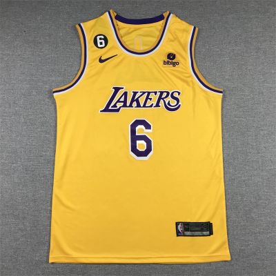 เสื้อกีฬาบาสเก็ตบอล ลายทีม Los Angeles Lakers LeBron James Gold Swingman สําหรับผู้ชาย 2023