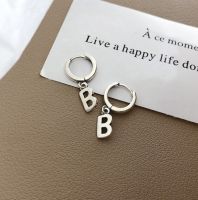 goodgift_station-B hoop s925 silver earrings ต่างหูห่วงกลมแบบล็อค ห้อยตัวอักษรบี น่ารักๆ ใส่ติดหูไว้ได้เลย