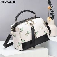 Female bag is popular this year 2023 new niche joker ins single shoulder fashion aslant big capacity